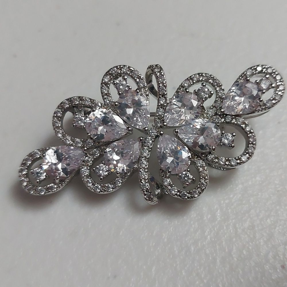Quality Made Bow Shaped Cubic Zirconia Crystal Brooch Pin Silver Tone